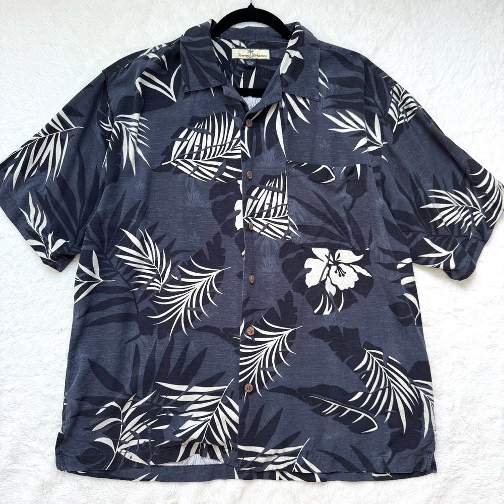 Tommy Bahama Shirt Men’s Large Gray Palms 100% Silk Relax Fit Hawaiian‎ Beach